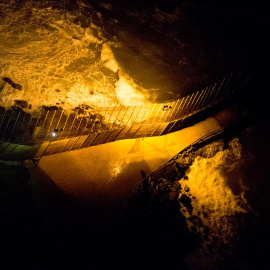 Imagen nocturna de la frontera junto al mar. - JAIRO VARGAS
