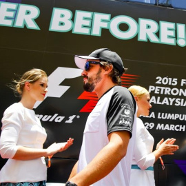 El piloto Fernando Alonso, antes de empezar la carrera./ EFE
