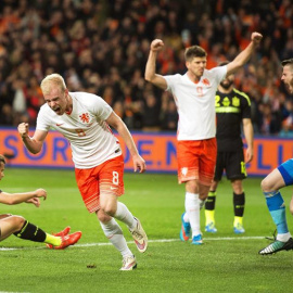 Klaassen celebra el segundo tanto de Holanda ante España. EFE/Olaf Kraak