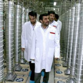 Ahmadineyad, durante la visita a un recinto nuclear iraní.