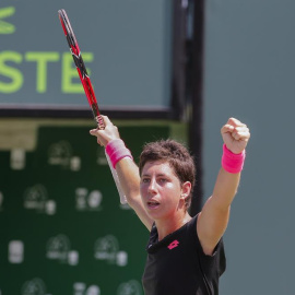 La española Carla Suárez celebra su victoria ante la alemana Andrea Petkovic. /EFE