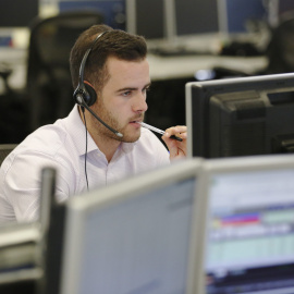 Un operador del mercado de Londres. REUTERS