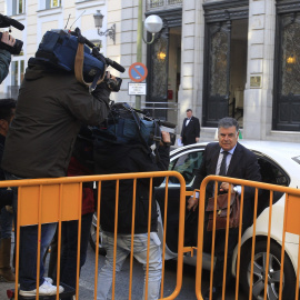 El exconsejero de Empleo de la Junta de Andalucía José Antonio Viera, a su llegada al Tribunal Supremo. EFE/Víctor Lerena