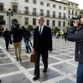 El exconsejero andaluz de Economía Antonio Ávila, a su llegada el Tribunal Superior de Justicia de Andalucía (TSJA), en Granada. EFE/Miguel Angel Molina