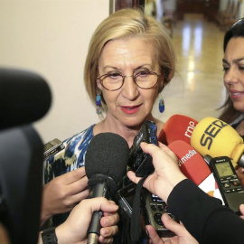 La líder de UPyD, Rosa Díez, a su llegada a la reunión de la Junta de Portavoces, hoy en el Congreso de los Diputados. EFE/Ballesteros