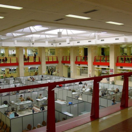 Una administración de la Agencia Tributaria con los puestos de atención al público para la Campaña de la Renta. E.P.