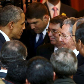Barack Obama y Raúl Castro.- REUTERS
