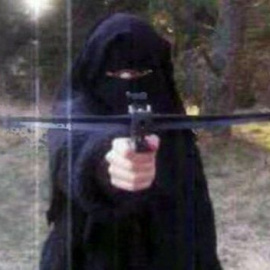 Hayat Boumeddiene, pareja del yihadista Amedy Coulibaly, cómplice de los terroristas de la matanza de Charlie Hebdo de parís en enero de 2015.