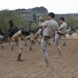 Monitores del Ejército español adiestrando a las fuerzas de Mali. MINISTERIO DE DEFENSA