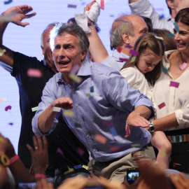 Mauricio Macri salud a sus seguidores tras vencer en las elecciones argentina. EFE/Silvina Frydlewsky