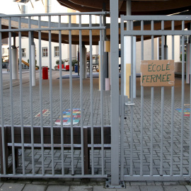 Bruselas sigue en máxima alerta por el riesgo de atentados, un estado que paraliza la vida de los belgas, mientras las fuerzas de seguridad de este país siguen sin encontrar al principal sospechoso de los atentados de París, Salah Abdeslam.