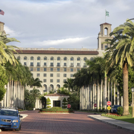 Entrada de 'The Breakers Palm Beach', el complejo turístico donde se ha celebrado la ceremonia de Sofía Vergara y su marido.- EFE
