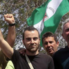 El condenado, Francisco Molero, junto al dirigente del SAT, Diego Cañamero