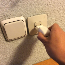 El recibo de la luz para un consumidor medio se ha encarecido un 83% desde 2003, según la CNMC. E.P.