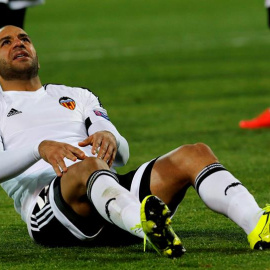El defensa tuencino del Valencia FC, Aymen Abdennour durante el partido del grupo H de la Liga de Campeones ante el Zenit de San Petersburgo disputado en el estadio Petrovsky en San Petersburgo, Rusia hoy 24 de noviembre de 2015. EFE/Anatol