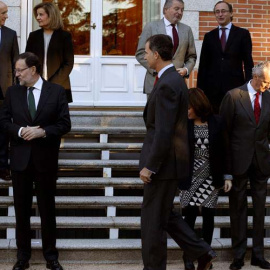 Mariano Rajoy, a la izquierda, junto al rey Felipe y buena parte de sus ministros en un reciente acto oficial. / J.J. GUILLÉN (EFE)