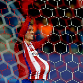 El delantero francés del Atlético de Madrid Antoine Griezmann celebra el segundo gol. / EFE