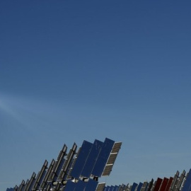 Una torre que pertenece a la planta solar de Abengoa . REUTERS