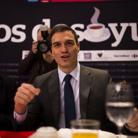 El secretario general del PSOE, Pedro Sánchez, momentos antes de comenzar su participación en "Los Desayunos de Córdoba" organizados por el Diario Córdoba. EFE