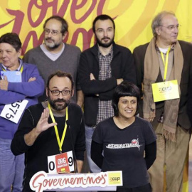 El diputado de la CUP Benet Salelles durante su intervención tras la asamblea de la formación política en Manresa. EFE