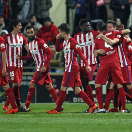 Los jugadores del Atlético celebran el segundo gol al Reus. EFE/Jaume Sellart