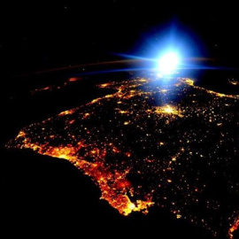 Impresionante fotografía de España y Portugal tomada anoche desde la ISS. /@StationCDRKelly