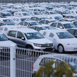 Vehículos Volkswagen importados en el puerto de Pyeongtaek en Corea del Sur. EFE