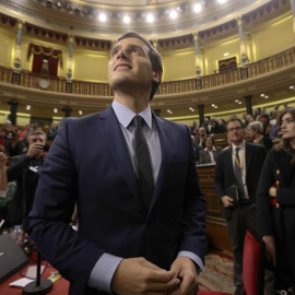 El candidato de Ciudadanos a presidente del Gobierno, Albert Rivera, a su llegada, ayer, a la jornada de puertas abiertas del Congreso de los Diputados. EFE/Fernando Alvarado