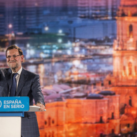 El presidente del Gobierno, Mariano Rajoy, durante su intervención en el acto político previo al inicio de la campaña para las elecciones generales del 20-D, esta tarde en Palacio de Congresos de Málaga. EFE/Jorge Zapata