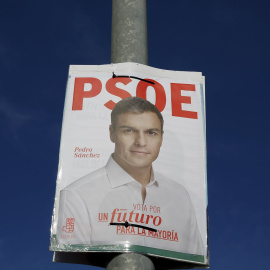 Cartel electoral del PSOE, con la imagen de Pedro Sánchez. REUTERS/Marcelo del Pozo