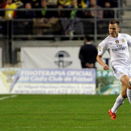 El delantero ruso del Real Madrid Denis Cheryshev durante el partido de ida de los dieciseisavos de final de la Copa del Rey que se disputó en el estadio Ramón de Carranza, en Cádiz. EFE/Román Ríos