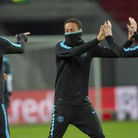 Neymar, durante el entrenamiento del Barça de este martes. EFE/GUIDO KIRCHNER