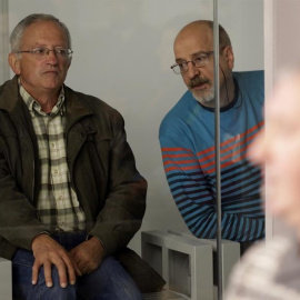 Juan María Múgica y Luis Ignacio Iruretagoyena, dos de los cuatro etarras juzgados por intentar matar 3 veces en 2001 a Aznar. EFE/Javier Lizón