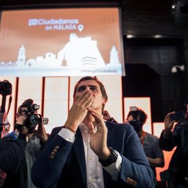 El presidente de Ciudadanos, Albert Rivera, durante el mitin electoral que ha celebrado hoy en el Palacio de Ferias y Congresos de Málaga. EFE/Jorge Zapata.