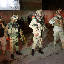 Miembros de una unIdad del Ejército afgano llegan al lugar del ataque.- OMAR SOBHANI (REUTERS)