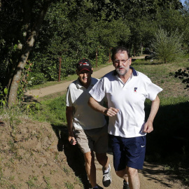 Rajoy hace 'footing' en sus vacaciones de este verano en la Ruta da Pedra e da Auga.