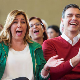 El candidato a la presidencia del Gobierno y secretario general del PSOE, Pedro Sánchez, ha participado hoy en un acto público en Sevilla, junto a la secretaria general del PSOE de Andalucía y presidenta de la Junta, Susana Díaz. EFE/ Raúl 