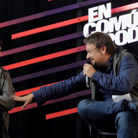 El cabeza de lista por Barcelona de En Comú Podem, Xavier Domènech (d) acompañado de los eurodiputados Ernest Urtasun (i) y Ska Keller celebran el acto Stop TTIP sobre el acuerdo de libre comercio EFE/Marta Pérez