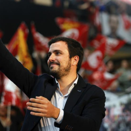 El candidato de IU a la Presidencia del Gobierno, Alberto Garzón, durante su intervención en el acto central de campaña de la coalición Esquerra Unida-UP en Valencia. EFE