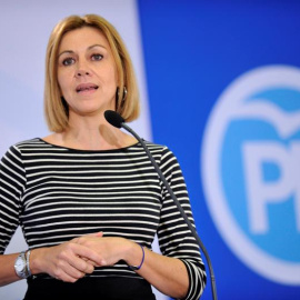 La presidenta del Partido Popular de Castilla-La Mancha, secretaria general y cabeza de lista de la candidatura al Congreso por Toledo, María Dolores Cospedal, interviene en un acto con afiliados del PP en Toledo. EFE/Ismael Herrero