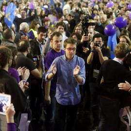 El jefe de campaña de Podemos, Íñigo Errejón, a su llegada al mitin electoral de su partido de cara a las elecciones generales del 20D, celebrado en el Palacio de Deportes de Oviedo. EFE