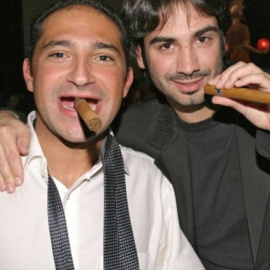 Thomas Fabius, a la izquierda, con un puro en la boca.