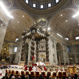 El Papa Francisco, en su primera misa del año en la Basílica de San Pedro, en el Vaticano. REUTERS/Giampiero Sposito