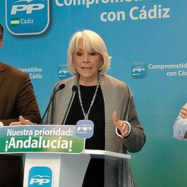 Ignacio Romaní, junto a Teófila Martínez y Bruno García.