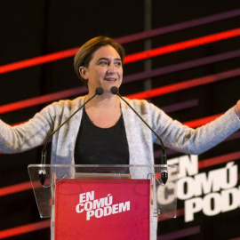 La alcaldesa de Barcelona, Ada Colau, participa en el acto electoral de En Comú Podem para las elecciones del 20D, hoy en Barcelona. EFE/Quique García