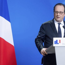 El presidente francés, François Hollande, da una rueda de prensa al finalizar la segunda jornada de la Cumbre de los Jefes de Estado y de Gobierno de la Unión Europea. EFE/Stephanie Lecocq