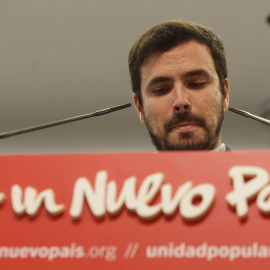 El candidato de IU-Unidad Popular a la presidencia del Gobierno, Alberto Garzón, ha analizado ante los medios los resultados de las elecciones generales del 20-D. EFE/J. J. Guillén