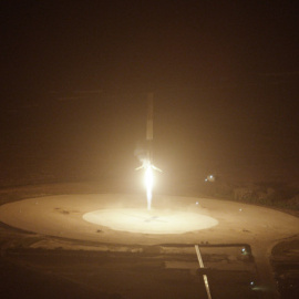Aterrizaje de Falcon-9 en una plataforma cerca de Cabo Cañaveral. / SpaceX