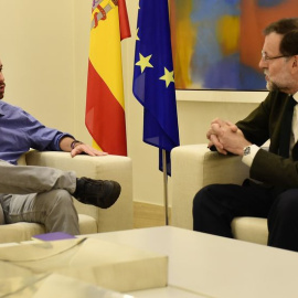 Rajoy junto a Pablo Iglesias en la única reunión que han mantenido en La Moncloa. /EFE