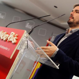 El candidato de IU-Unidad Popular a la presidencia del Gobierno, Alberto Garzón, en la rueda de prensa del pasado lunes en la que analizó los resultados de las elecciones generales del 20-D. EFE/J. J. Guillén